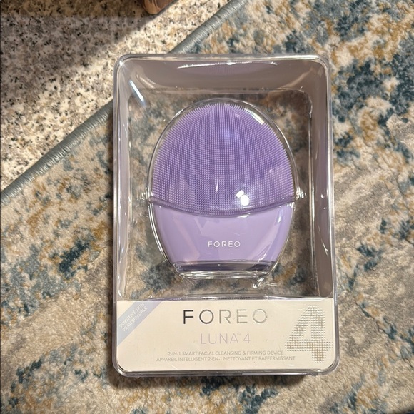 Foreo Luna 4 Facial Cleansing Device in Purple
